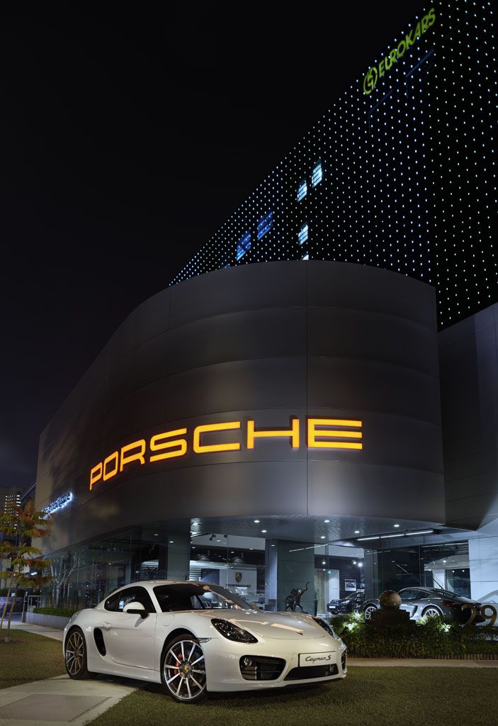 Porsche Cayman S Lounge
